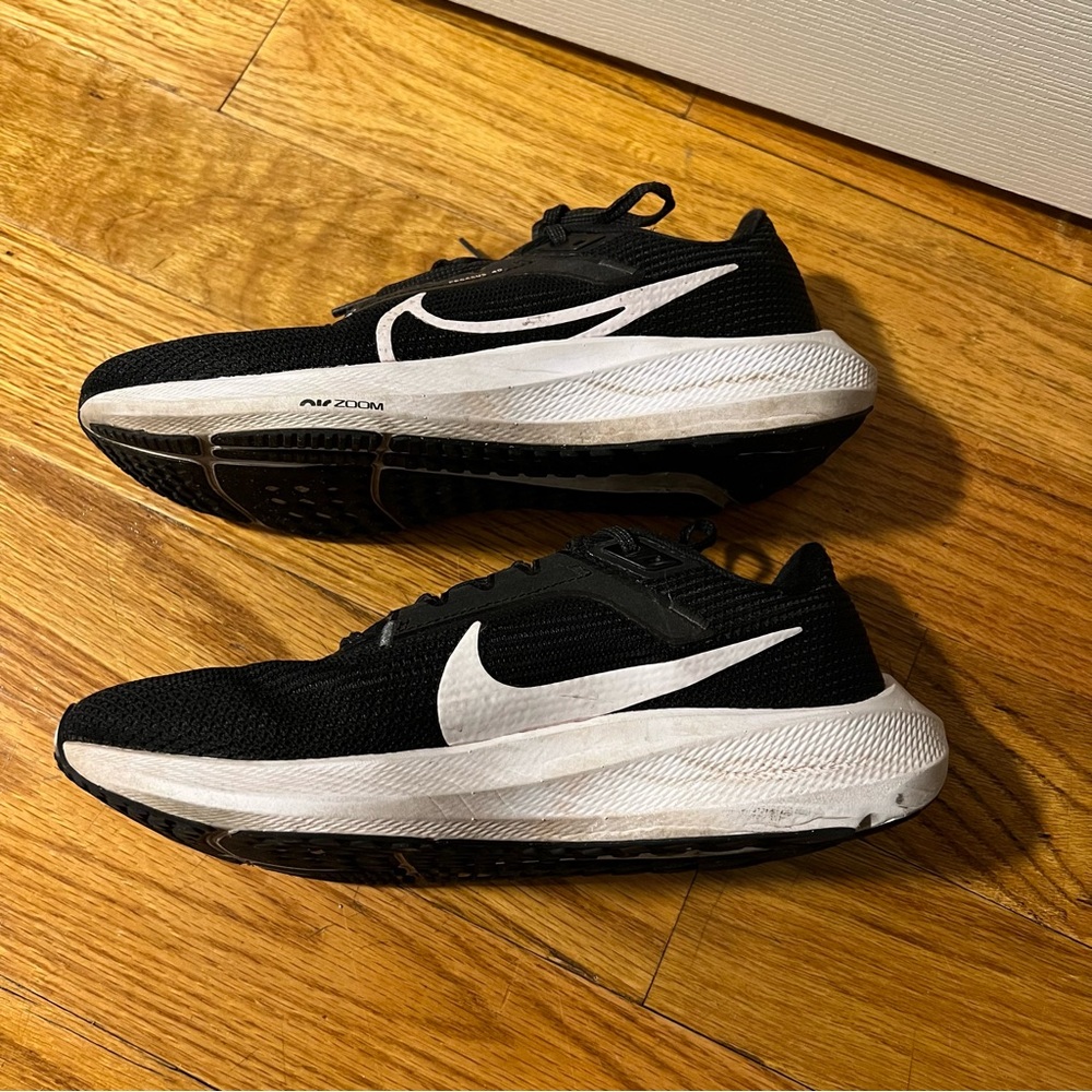 Nike Women’s Pegasus 40 Black And White Sneakers Size 8 - Picture 6 of 7